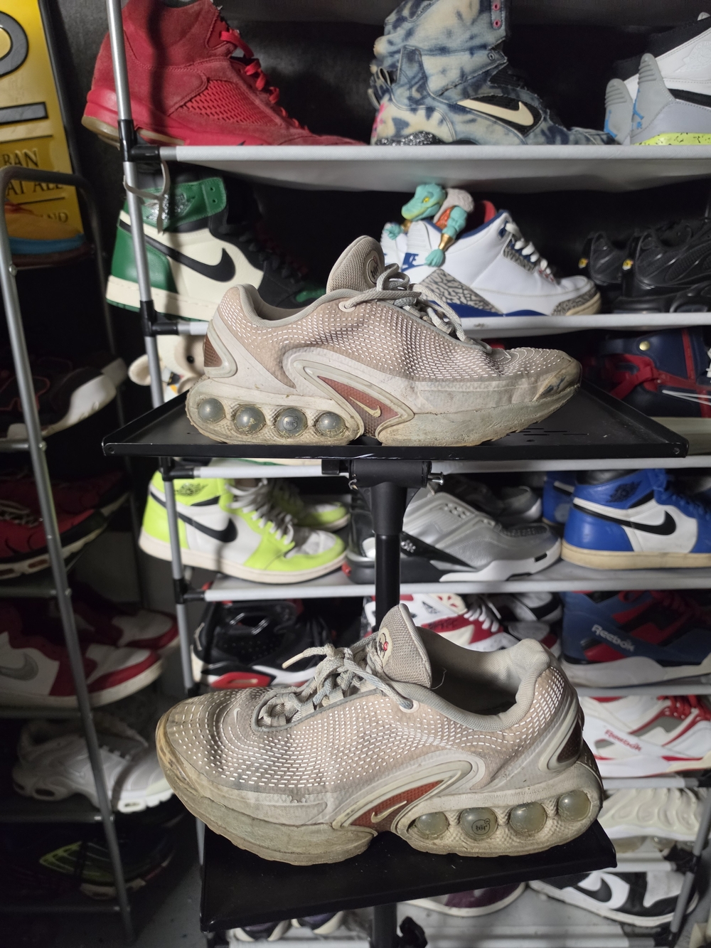 🔥 Nike Air Max DN Men's Size 8.5 Athletic Sneakers in Light Pink and Beige